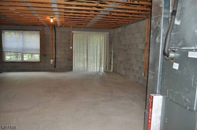 Building Photo - 51 Truman Ave