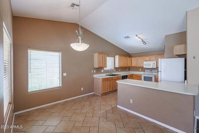 Building Photo - GREAT 3 bed, 2 bath home