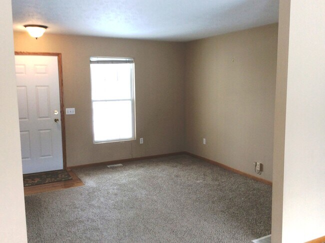 Building Photo - 1288 Waterbury Dr