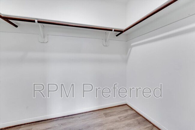 Building Photo - 8526 Deer Meadow Dr