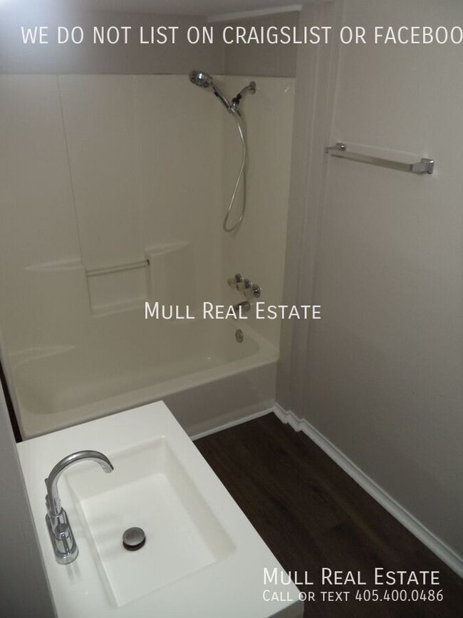 Building Photo - 4801 N Willow Ave