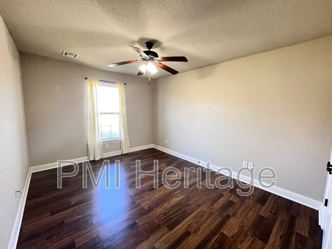 Building Photo - 4300 SW Limestone Ave