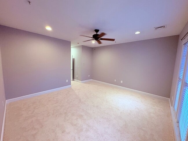 Building Photo - POTOMAC CLUB - TOWNHOUSE CONDO