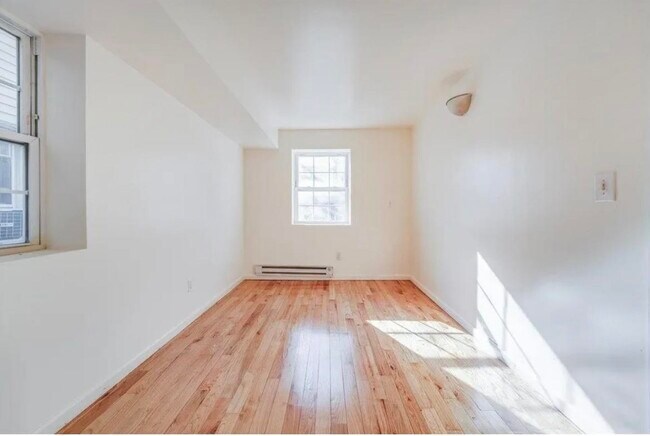 Building Photo - 283 Winfield Ave