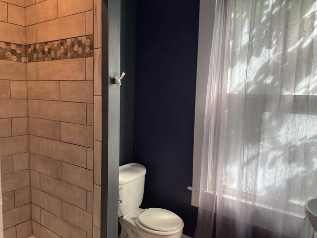 Building Photo - 946 Hunter Ave