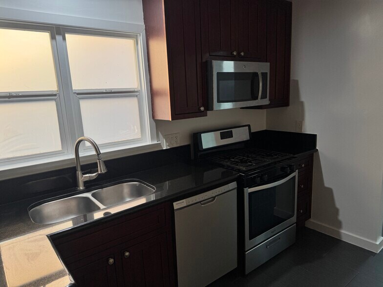 Building Photo - 4637 Marine Ave