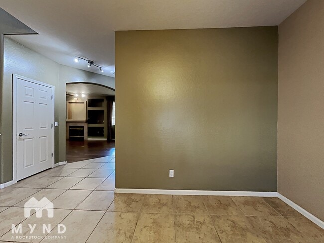 Building Photo - 231 W Flamingo Dr
