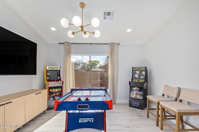 Building Photo - 16019 W Linden St