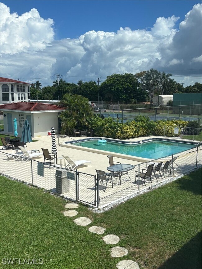 Building Photo - 3250 10th St N