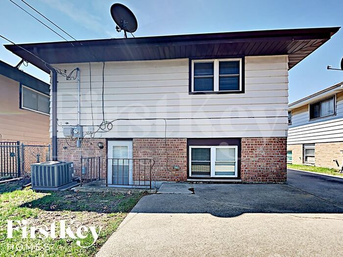 Building Photo - 14725 Memorial Dr