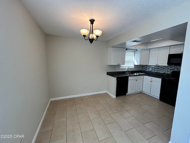 Building Photo - 3914 E 11th St