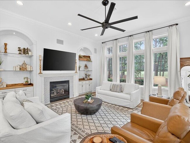 Building Photo - 3161 Club Dr