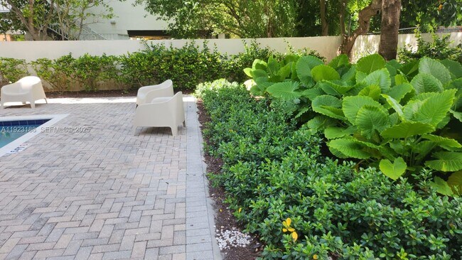 Building Photo - 120 SW 8th Ave