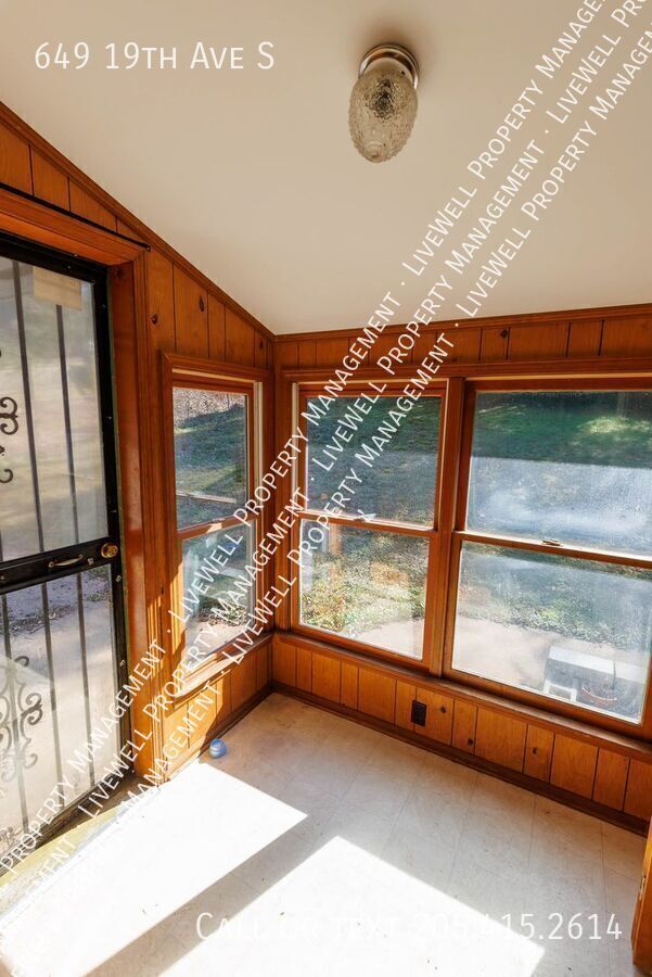 Building Photo - 649 19th Ave S