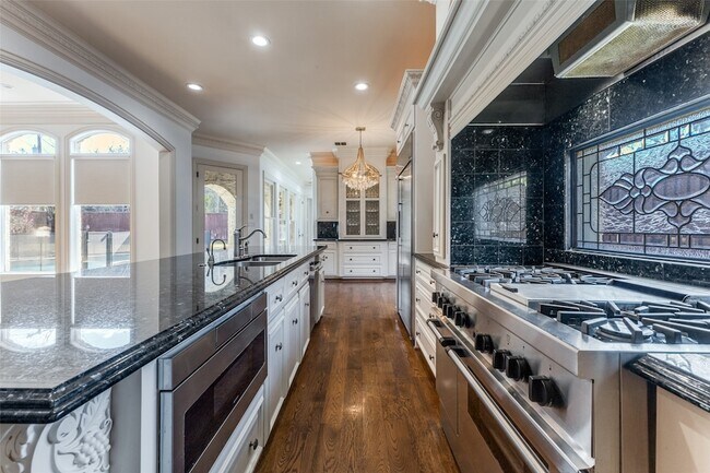 Building Photo - 6416 Dykes Way