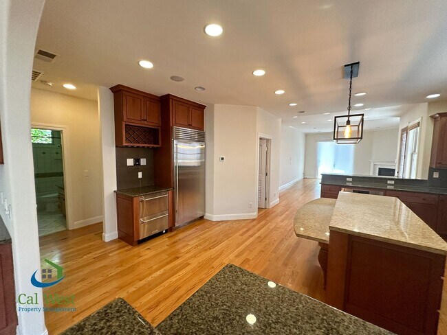 Building Photo - $7995 - Executive 4 bed, 3 full bath, Palo...