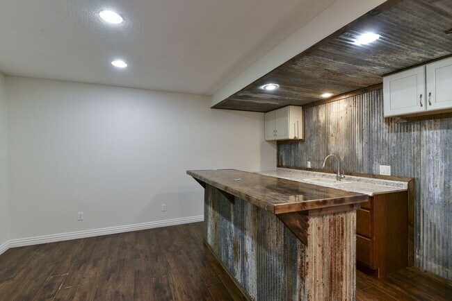 Building Photo - 1791 Fruit Farm Rd