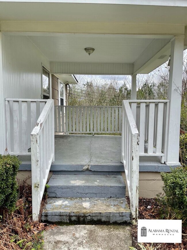 Building Photo - Great Home Available for Rent! View with 4...
