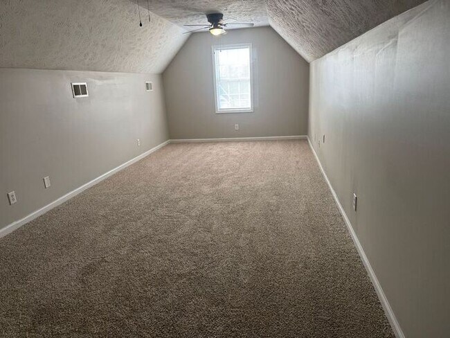 Building Photo - 1453 Ferndell Dr