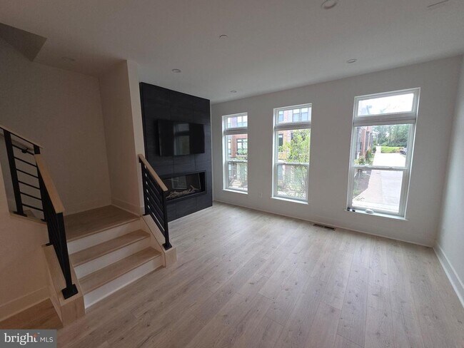 Building Photo - 5337 ZENITH OVERLOOK Dr