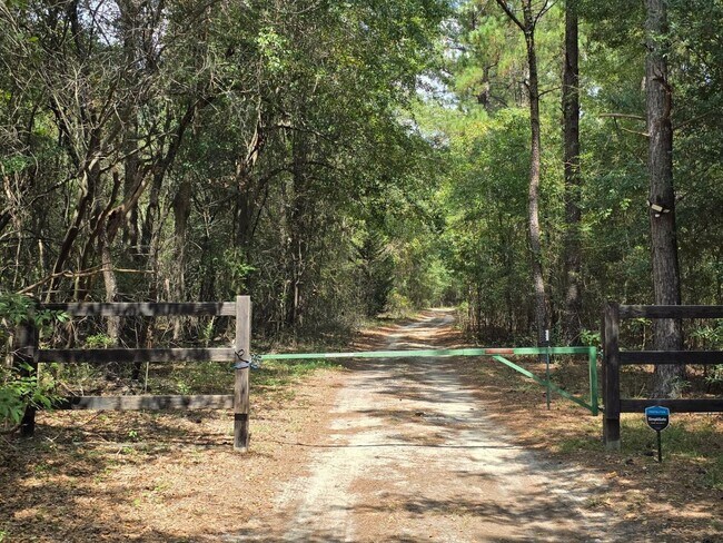 Building Photo - Peaceful 3BR Rancher Retreat on Wooded Lot