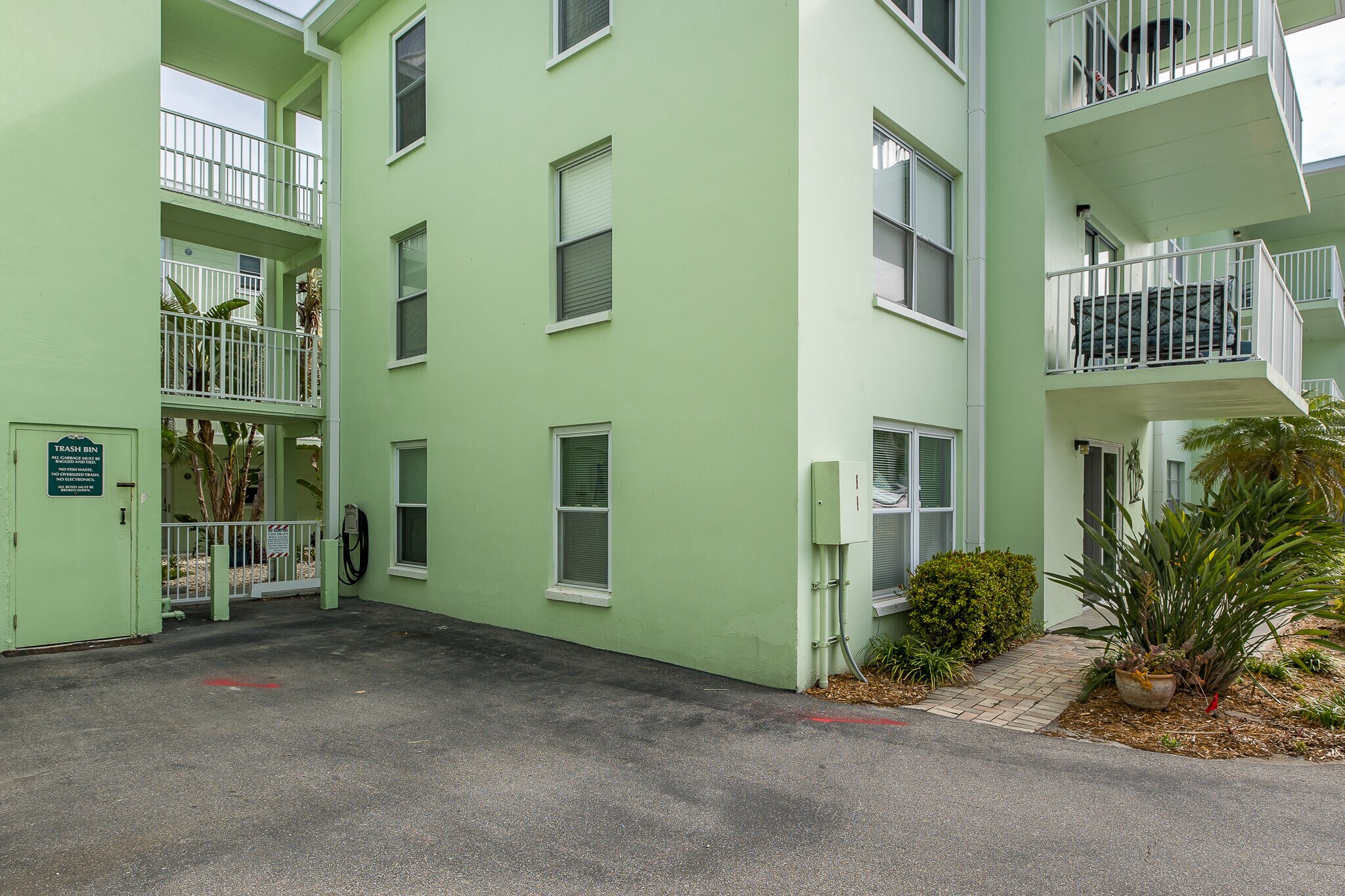 Building Photo - 464 N Paula Dr