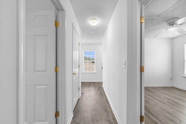 Building Photo - 129 Kellerhis Dr