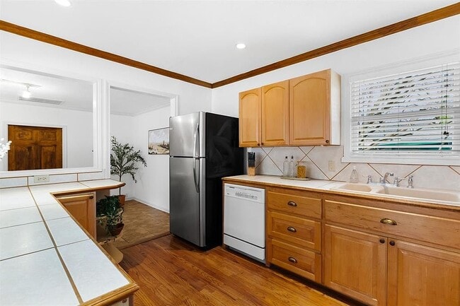 Building Photo - 5101 Balcones Dr