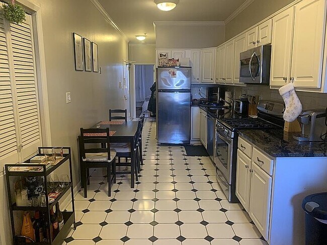 Primary Photo - 811 Park Ave