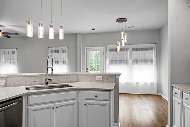 Building Photo - 210 Daniels Creek Cir