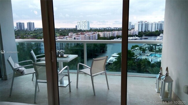 Building Photo - 19400 Turnberry Way