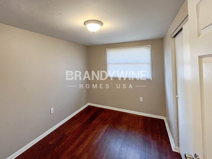 Building Photo - 3005 Dodge St