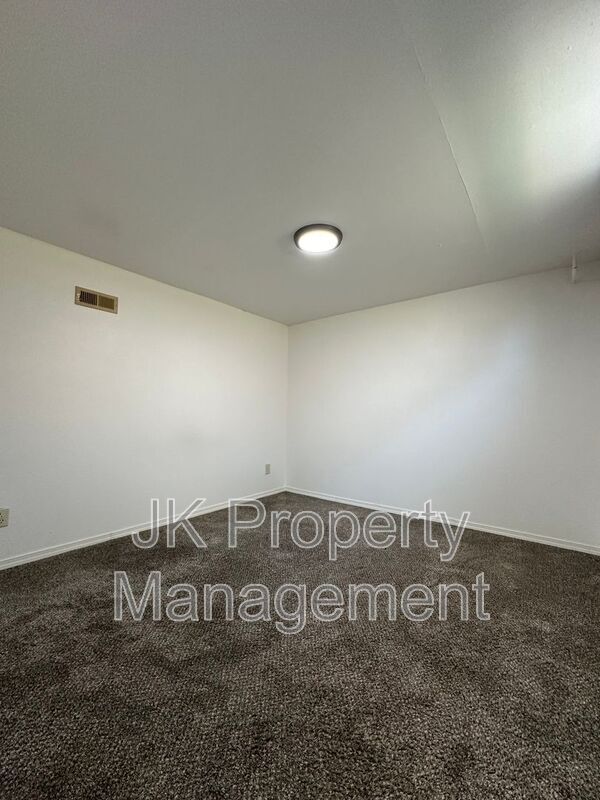 Building Photo - 2510 2nd Ave N