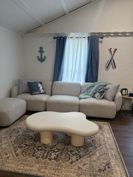 Building Photo - 704 Mystic View Rd