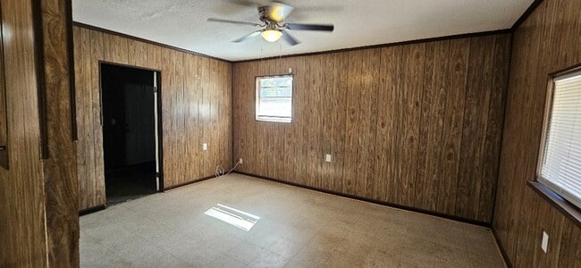 Building Photo - 2404 Scott Rd