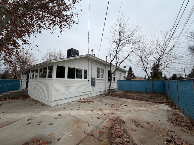 Building Photo - Home in the Heart of Old Town Clovis