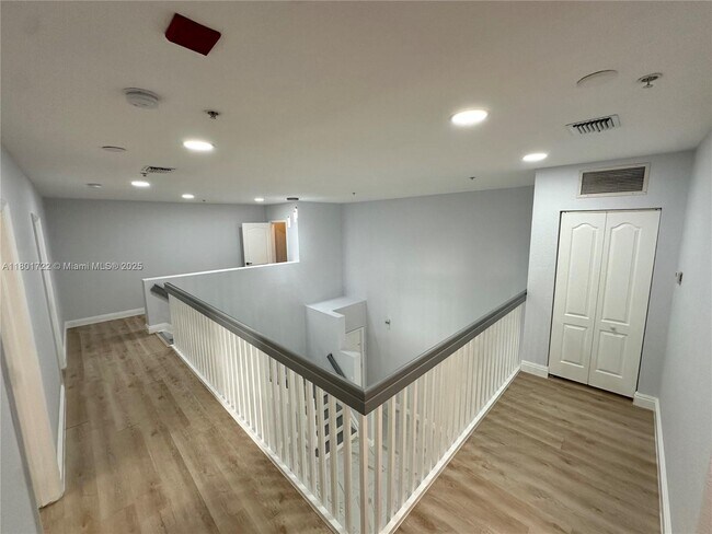 Building Photo - 17425 NW 75th Pl