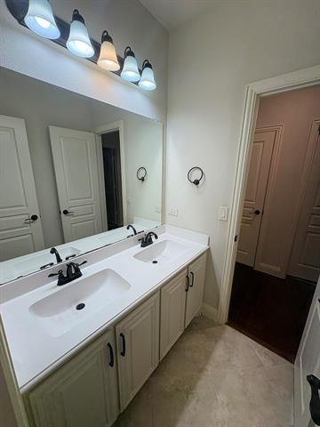 Building Photo - 520 Stillwater Dr