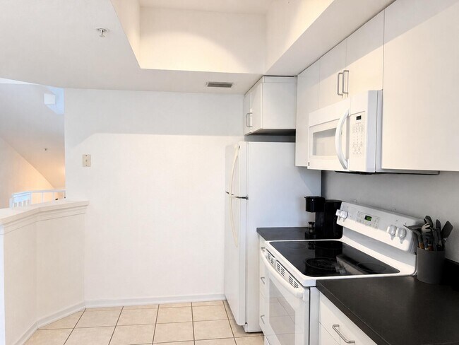 Building Photo - 711 SW 148th Ave