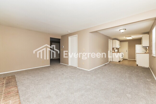 Building Photo - 8810 Foxgate Ct