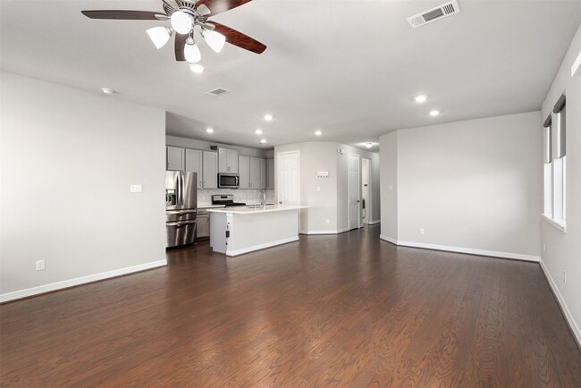 Building Photo - 2116 Sweet Bay Dr