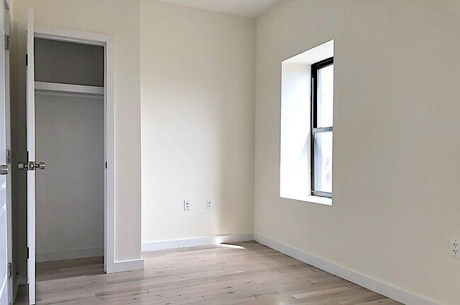 Building Photo - 655 Greene Ave