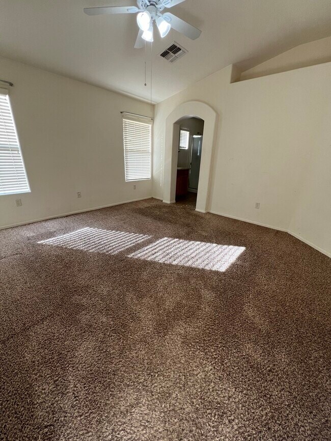 Building Photo - Townhome For Rent