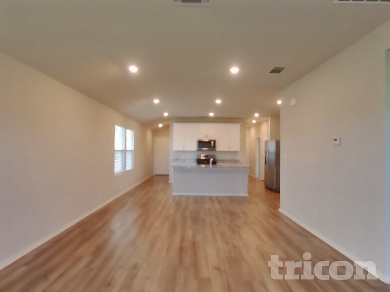 Building Photo - 5116 Saddle Clb Dr