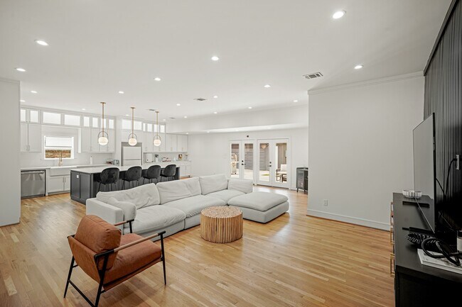 Building Photo - 5630 Lymbar Dr