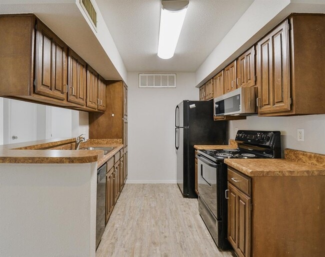 Building Photo - 12955 Woodforest Blvd