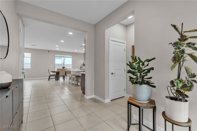 Building Photo - 1309 Azure Jay Ave