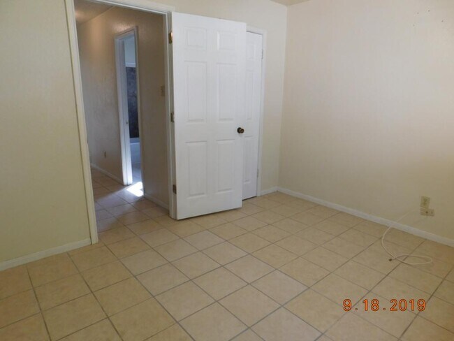 Building Photo - 206 Jason Dr