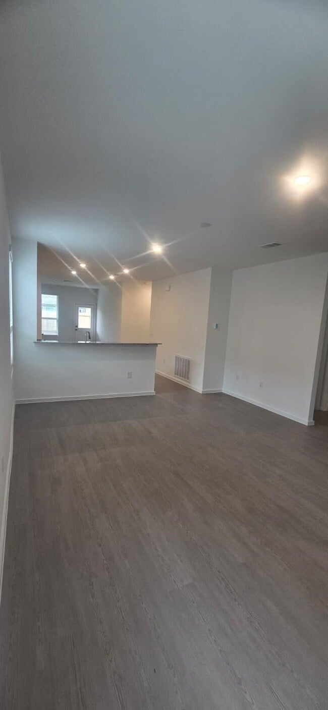 Building Photo - 26410 Cedar Sedge Dr