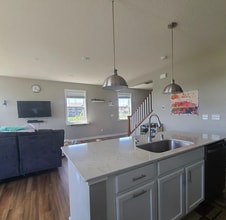 Building Photo - Beautiful 4bed 3.5bath End Unit Townhome With Walk-Out Basement!